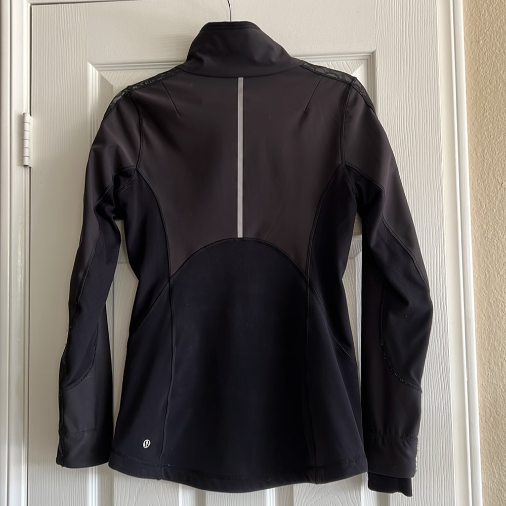 Lululemon Run Draft Dodger Jacket - good used condition - Picture 11 of 15